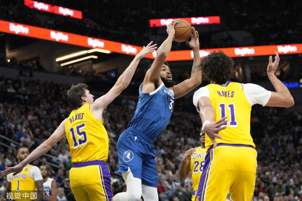 他在球场上 他在球场上